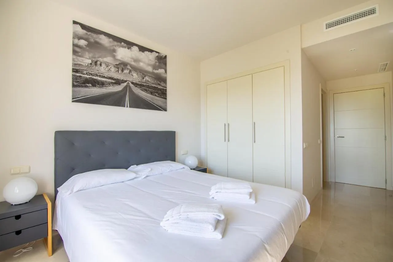 2237-Modern Apt With Private Beach Εστεπόνα